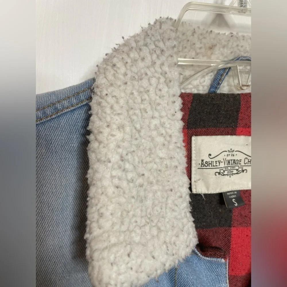 ASHLEY VINTAGE CHARM - Women's Small Denim Jacket Sherpa Collar Plaid - EUC - Picture 7 of 8